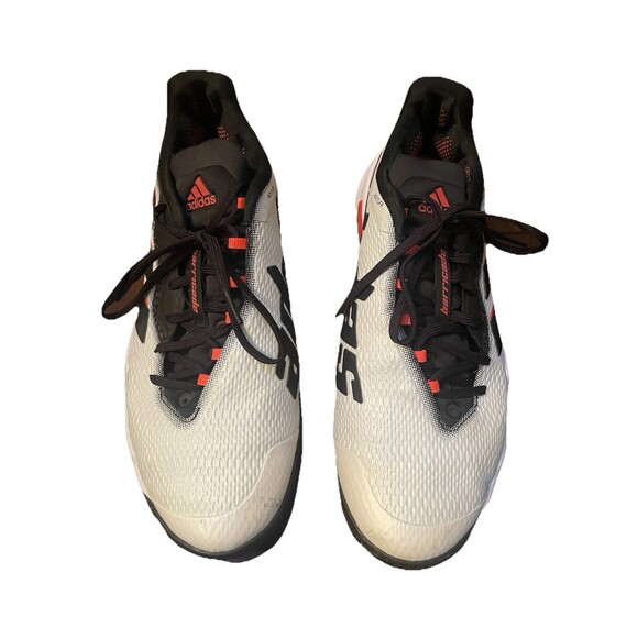 Athletic_Shoes